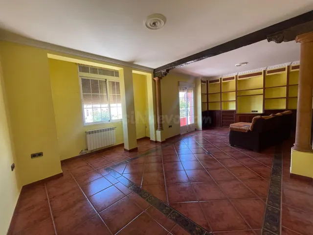 Venta de Comercial + Piso + Local en Avenida Jaén Torredonji