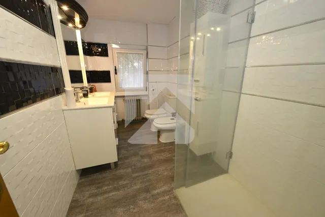 Espectacular villa en urbanización vigilada — 33
