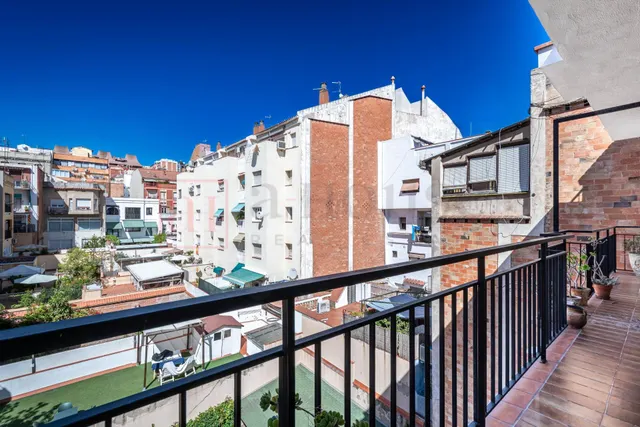 ÁTICO A REFORMAR CON BALCON EN LA VILA DE GRACIA — 8