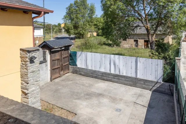 CASA CON PATIO REHABILITADA EN PIEDRA Y MADERA DE 3 habitaciones Y PATIO — 21