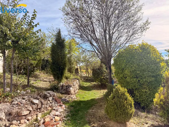 Casa de pueblo con parcela de 866 m2, jardín y buhardilla con encanto en la Ribera del Duero — 36