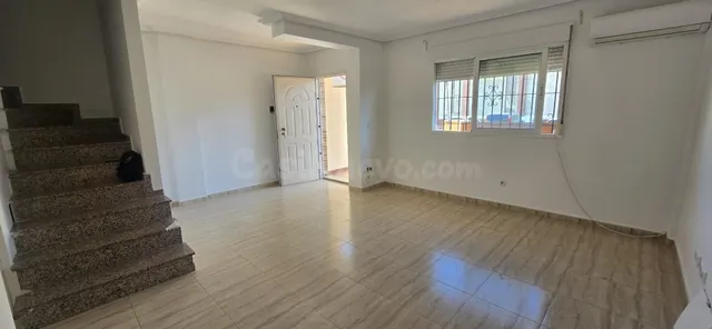 Chalet pareado con piscina privada, 4 dormitorios y amplios espacios exteriores en Nuevo San Javier — 4