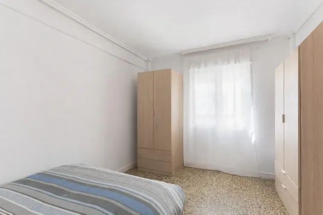 Piso de 3 habitaciones y 2 baños en Valencia — 25