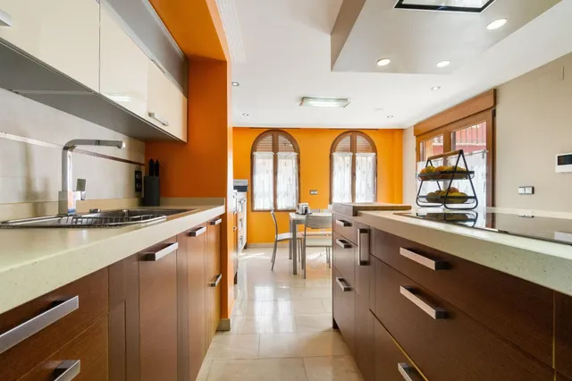 Impresionante villa de 620 metros con piscina, sotano, bodega y GYM!!! — 24