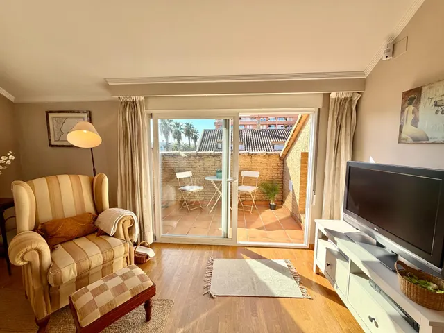 Chalet adosado esquinero con jardín privado, terrazas y garaje doble en La Patacona — 47