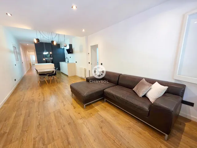 Fantástica vivienda reformada situada en calle Córcega con Nápoles. — 10
