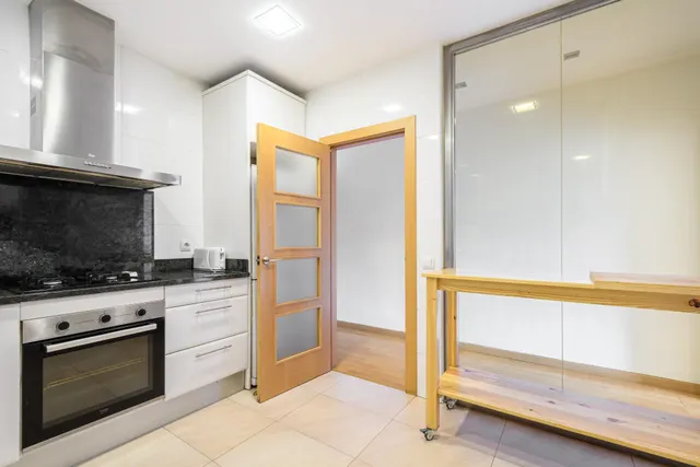 PISO ALTO CON BALCÓN/TERRAZA Y TRES PIEZAS EXTERIORES EN EL EIXAMPLE — 14
