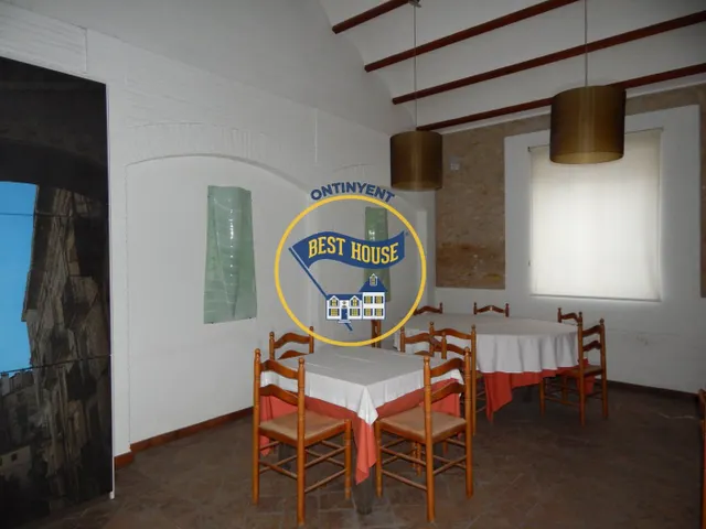 OPORTUNIDAD RESTAURANTE EN VENTA CON CASA EN BOCAIRENT — 28