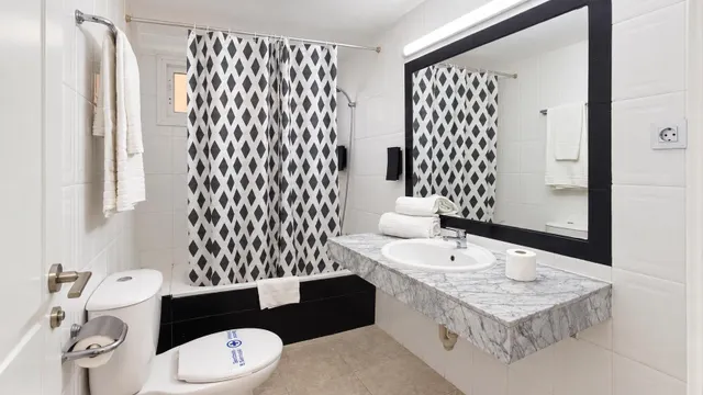 TORREMOLINOS 1 DORMITORIO — 9