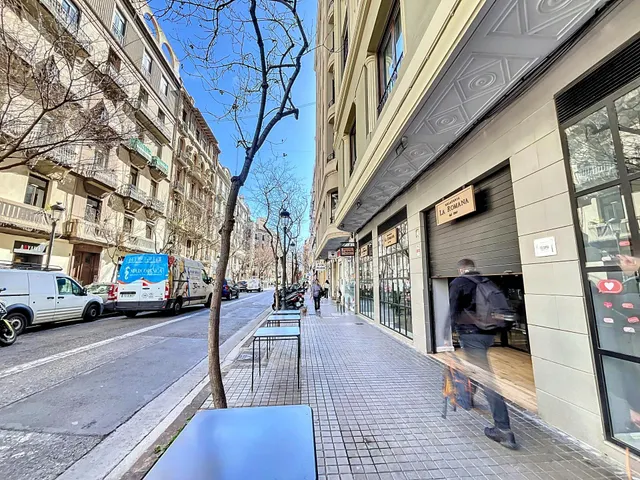 ¡Vive la Gran Vía del Marqués del Turia desde este espectacular piso en Joaquín Costa! — 33