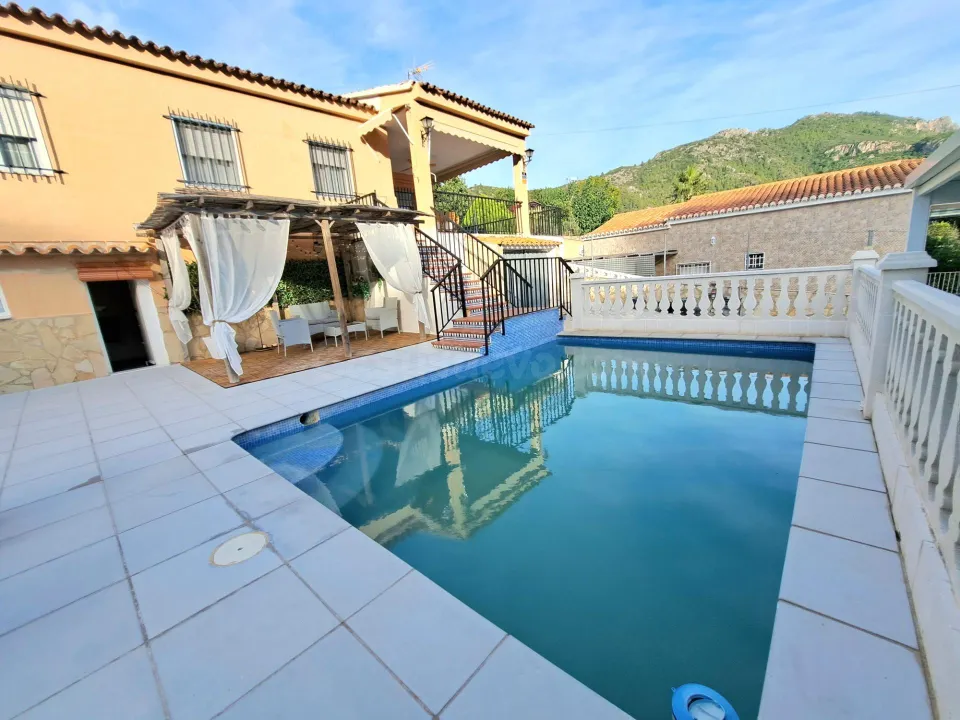 Chalet con piscina, vistas impresionantes y parcela de 1.600 m2 en la barraca d’aigües vives