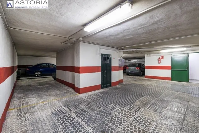 Plaza de garaje en Avda. Constitución — 8