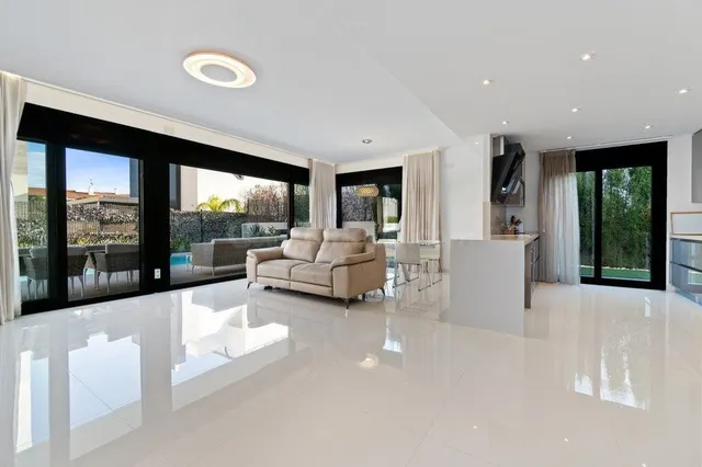 VILLA DE LUJO EN CAMPO AMOR ( ORIHUELA COSTA )