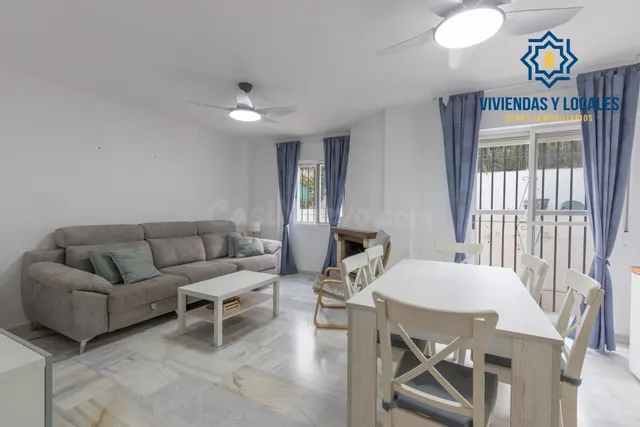 Casa independiente con piscina en La Zubia. — 3