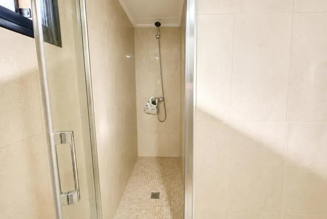 Ático dúplex con vistas frontales al mar y amplio solárium en Guardamar del Segura — 25