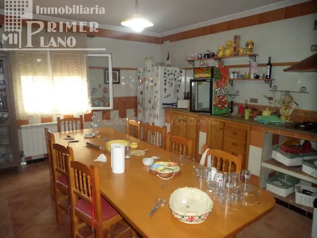 CASA ESPECTACULAR EN CINCO CASAS que cuenta con 900 de parce