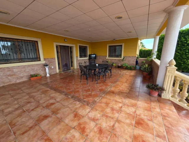 Chalet con piscina, casa de invitados y nave de 300 m2 a 1 km de Elche — 3