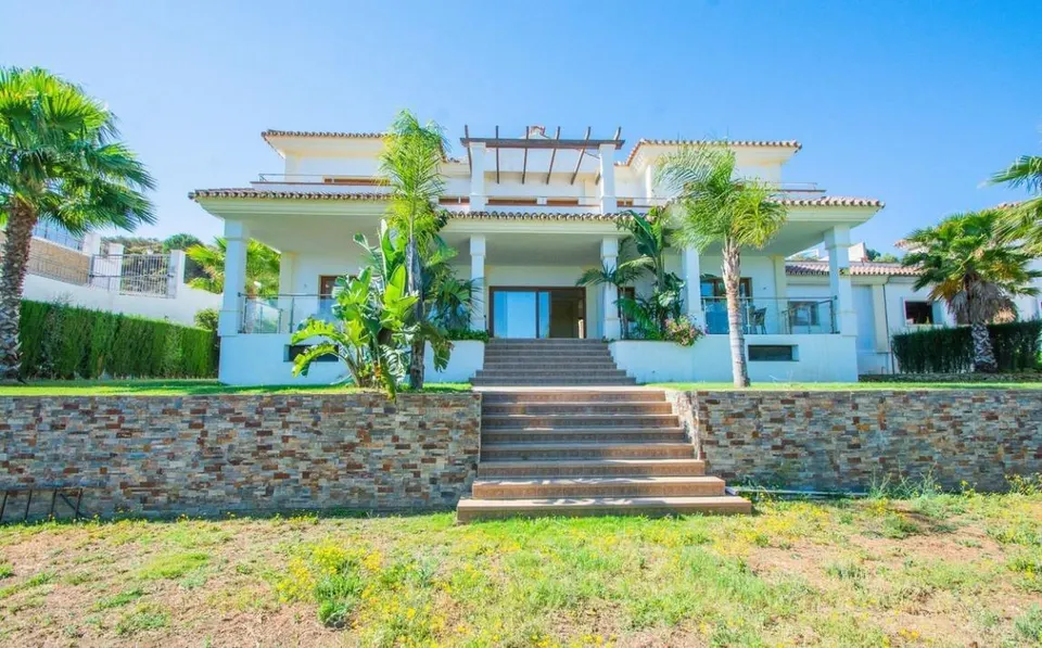 Exclusiva Villa Independiente en Primera Línea de Golf | La Cala Golf, Costa del Sol