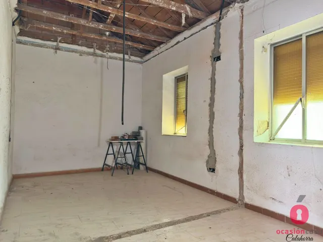 Amplia casa en construcción - zona muy baja campo de la verdad — 7