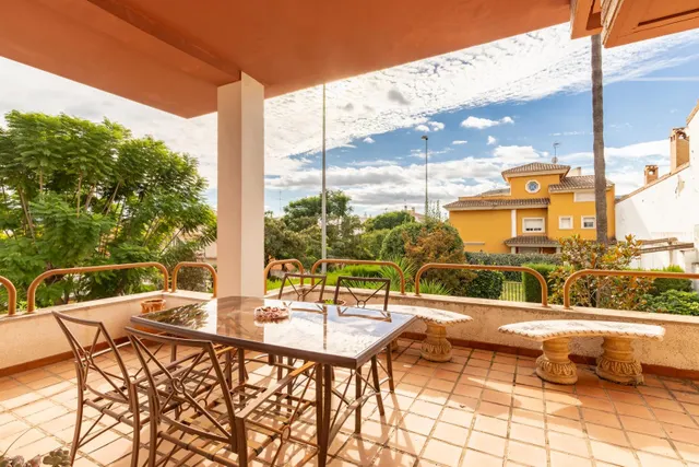 Una residencia exclusiva con terrazas panorámicas en un paraíso natural. — 37
