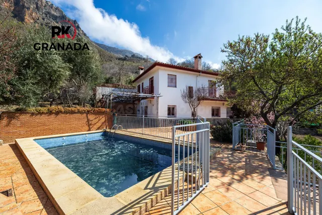 FINCA URBANA ÚNICA CON DOS VIVIENDAS EN GÜÉJAR SIERRA