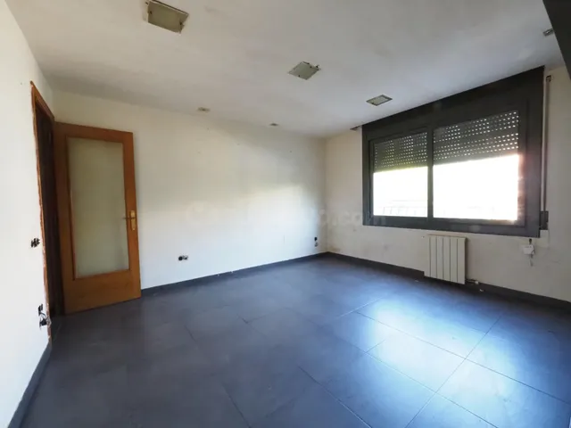 SE VENDE PISO EN TERRASSA, ZONA LA GRIPIA