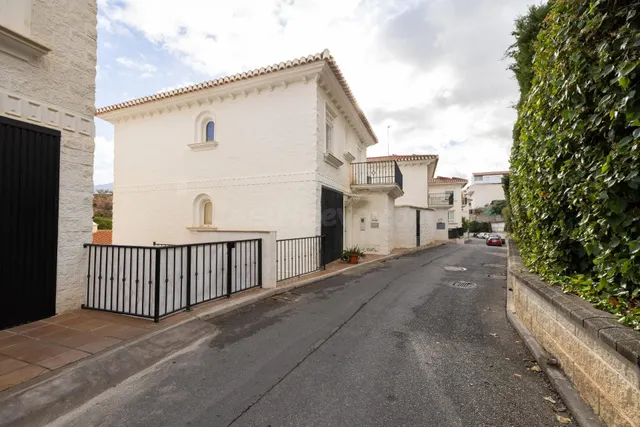 ¡Espectacular vivienda en Gójar con piscina propia!