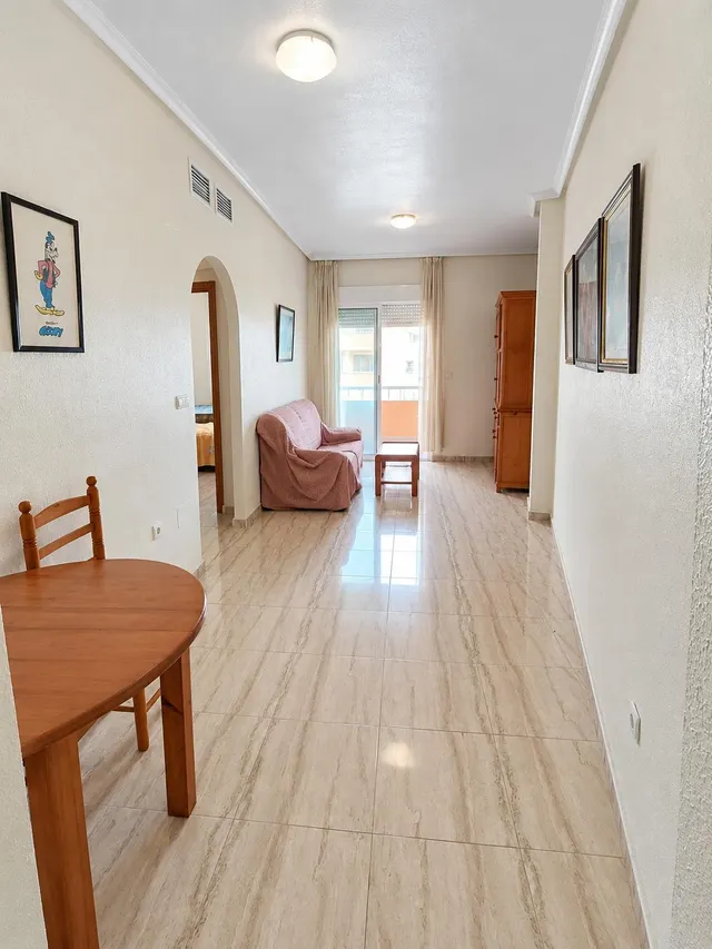 Gran apartamento en Torrevieja: 2 hab, 1 baño — 7