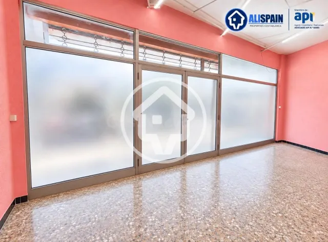 OPORTUNIDAD GRAN LOCAL COMERCIAL JUNTO A PLAZA DE TOROS - foto 2