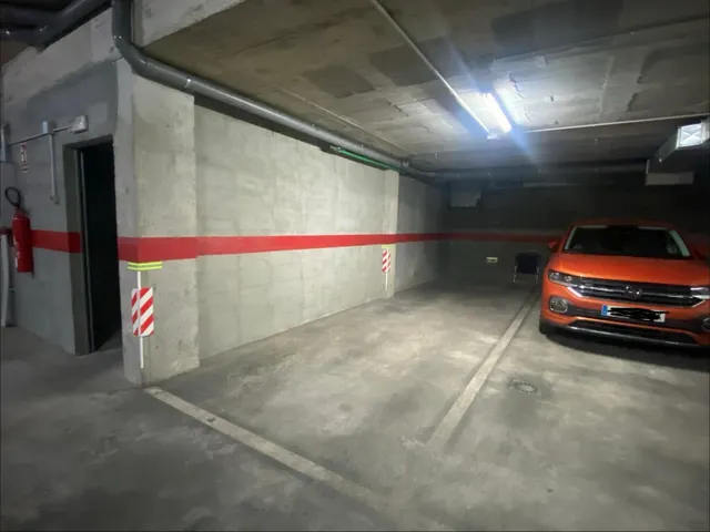 PLAZA DE PARKING AMPLIA EN VENTA EN SANTA CATALINA — 6