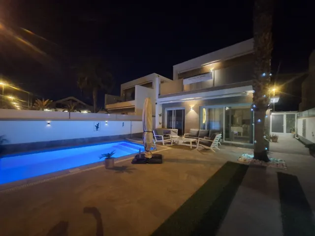 Villa 3 habitaciones 111m² en venta - Zona Pueblo — 36