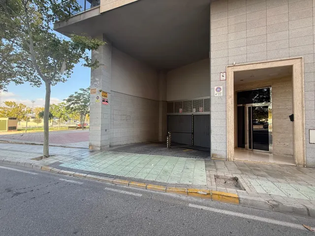 Garajes en venta en avd. Ronda — 8