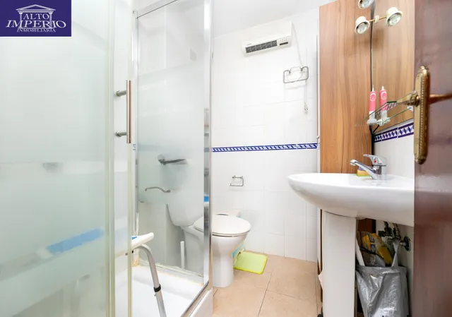 En Venta Piso de 4 dormitorios con ascensor, ideal para reformar a tu gusto. — 13