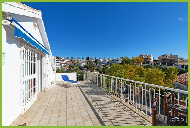 Chalet independiente con piscina privada y vistas al mar — 39