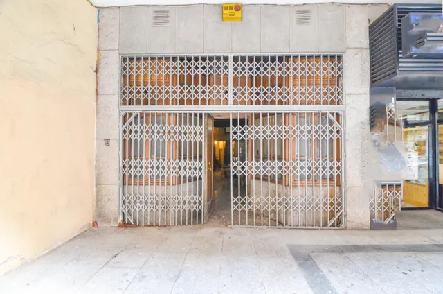 Urbis te ofrece un local comercial en venta en zona Centro, Salamanca. — 3