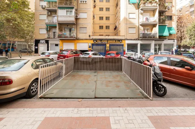 Local Reformado en Zaidin — 17