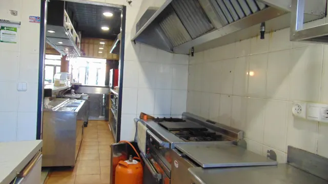 Totalmente reformado local comercial, funcionado como restaurante en zona turística en Levante. — 11