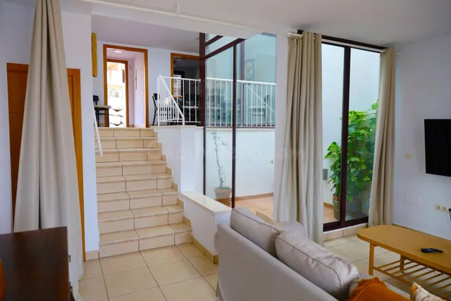 SE VENDE exclusiva vivienda en urbanización de alto standing
