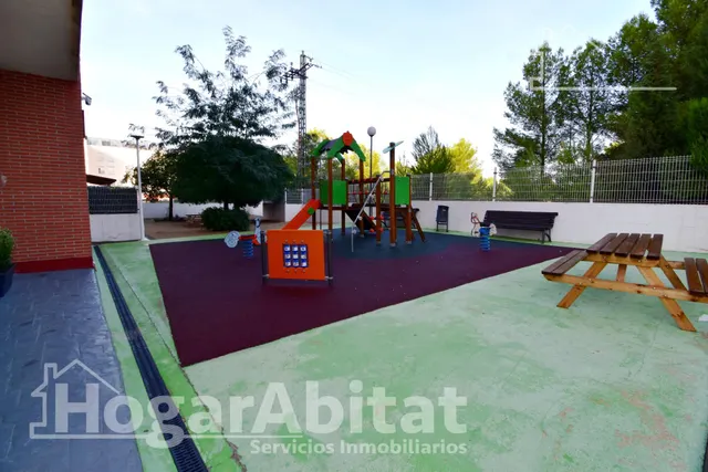 Luz, amplitud y confort familiar en este exclusivo piso esquinero en residencial con piscina, garaje y trastero — 50