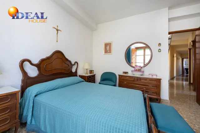 Espectacular edificio a 3 calles con vivienda y locales comerciales en pleno centro de Alhama de Gr — 29