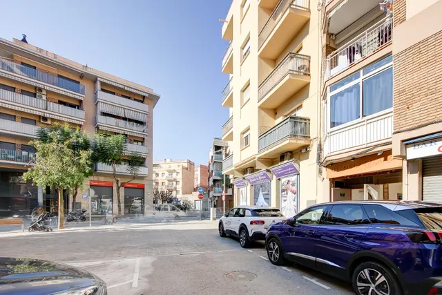 AMPLIO LOCAL EN ST ANDREU DE LA BARCA — 34