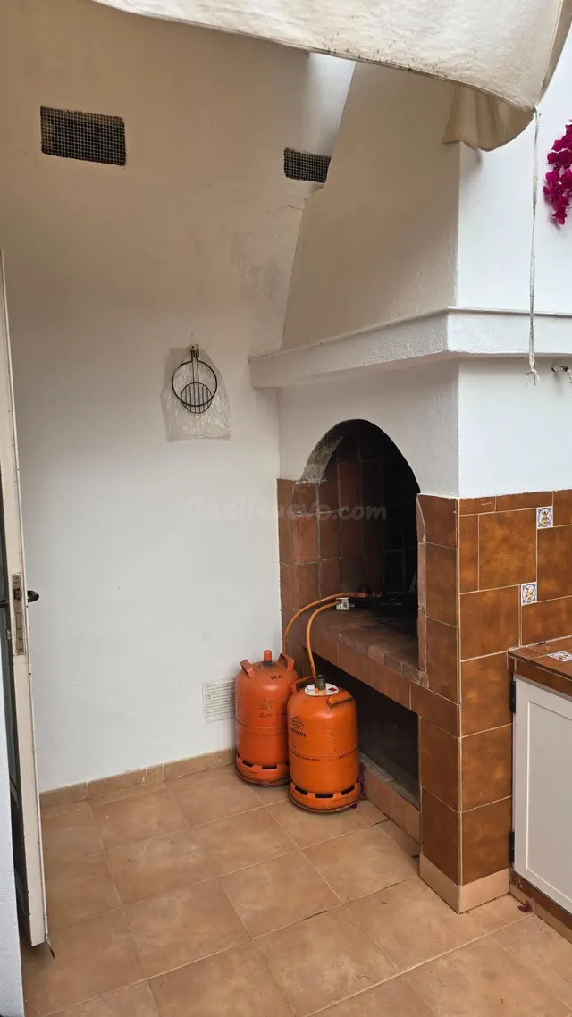 Chalet independiente con gran parcela, jardín y amplias zonas exteriores — 12
