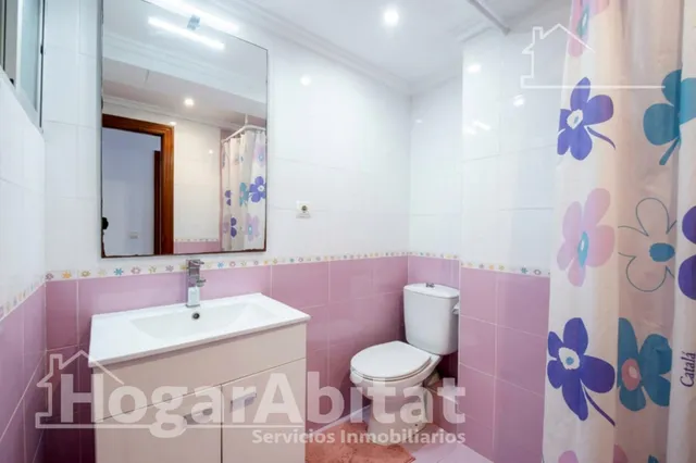 Luz natural y amplitud en este piso esquinero con dos balcones, ascensor y trastero a 100 metros de la playa — 34