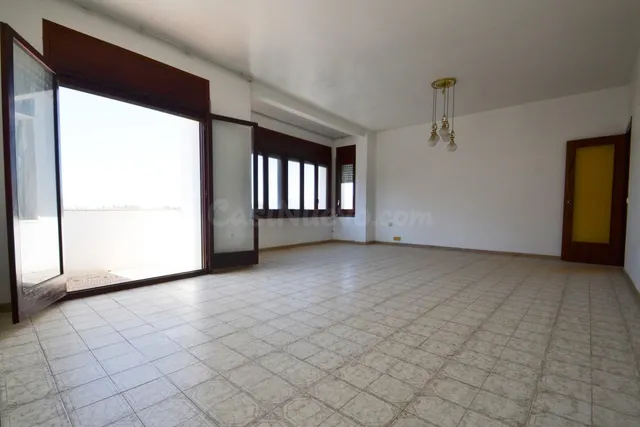 Amplio Piso en Segunda Planta con Garaje en Venta