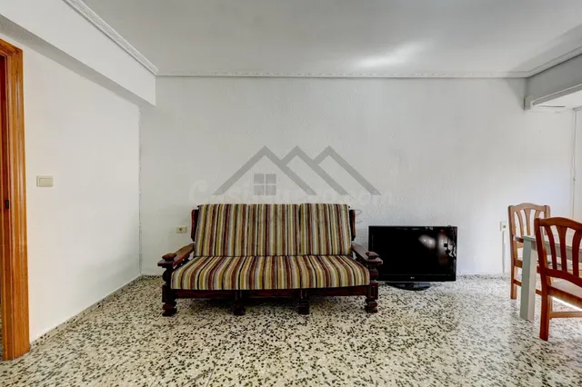 102 m2 EN EL CENTRO DE LA POBLA: AMPLITUD, LUZ Y 4 DORMITORI - foto 4