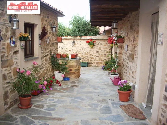 SE  VENDE CASA TIPICA MARAGATA INDEPENDIENTE EN EL CAMINO DE SANTIAGO — 3