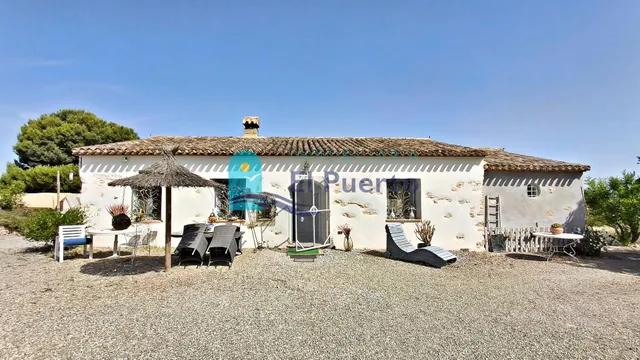 CASA DE CAMPO CON PISCINA Y MÁS DE 31.000 m2 DE PARCELA EN R - foto 2