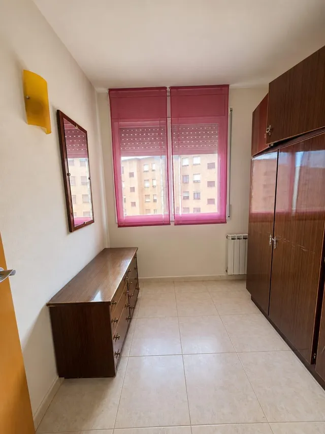 Piso exterior de 4 habitaciones con balcón y parking incluido en el centro de Reus — 29