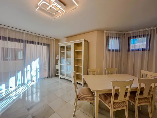 Chalet 5 habitaciones 650m² en venta - Centro — 28