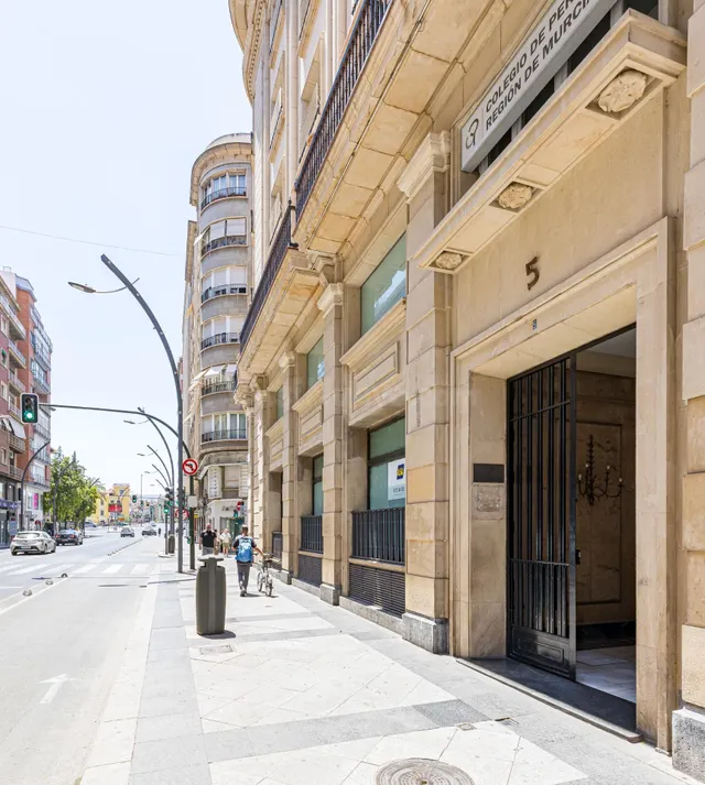Exclusiva vivienda de 220 m2 en edificio señorial de Gran Ví - foto 2